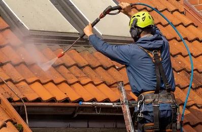 Démoussage et hydrofuge de toiture à Quemperven